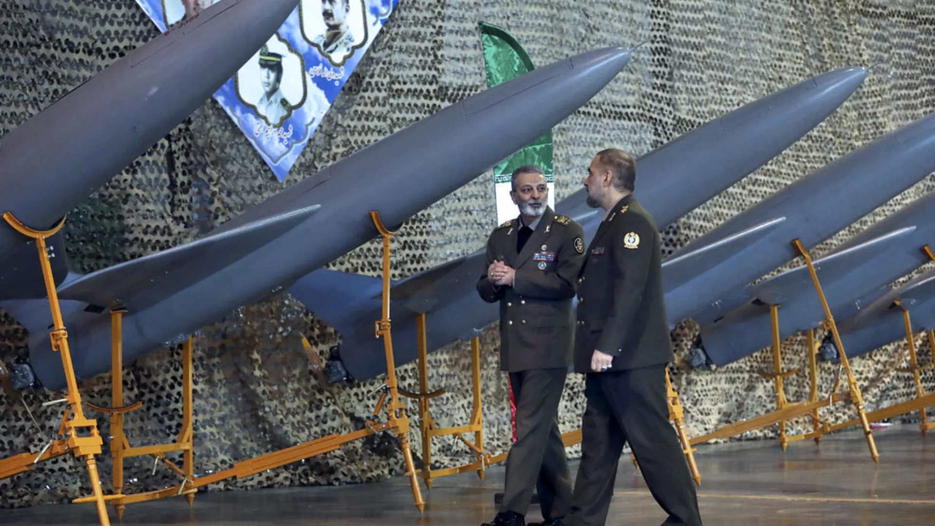 İran, insansız hava araçları ve füzelerle İsrail'e hava saldırısı düzenledi