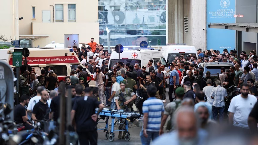 Lübnan'da cihaz patlamalarının ikinci gününde hayatını kaybedenlerin sayısı 14'e yükseldi; İsrail, ''Savaşın ağırlık merkezi kuzeye kayıyor'' açıklamasını yaptı