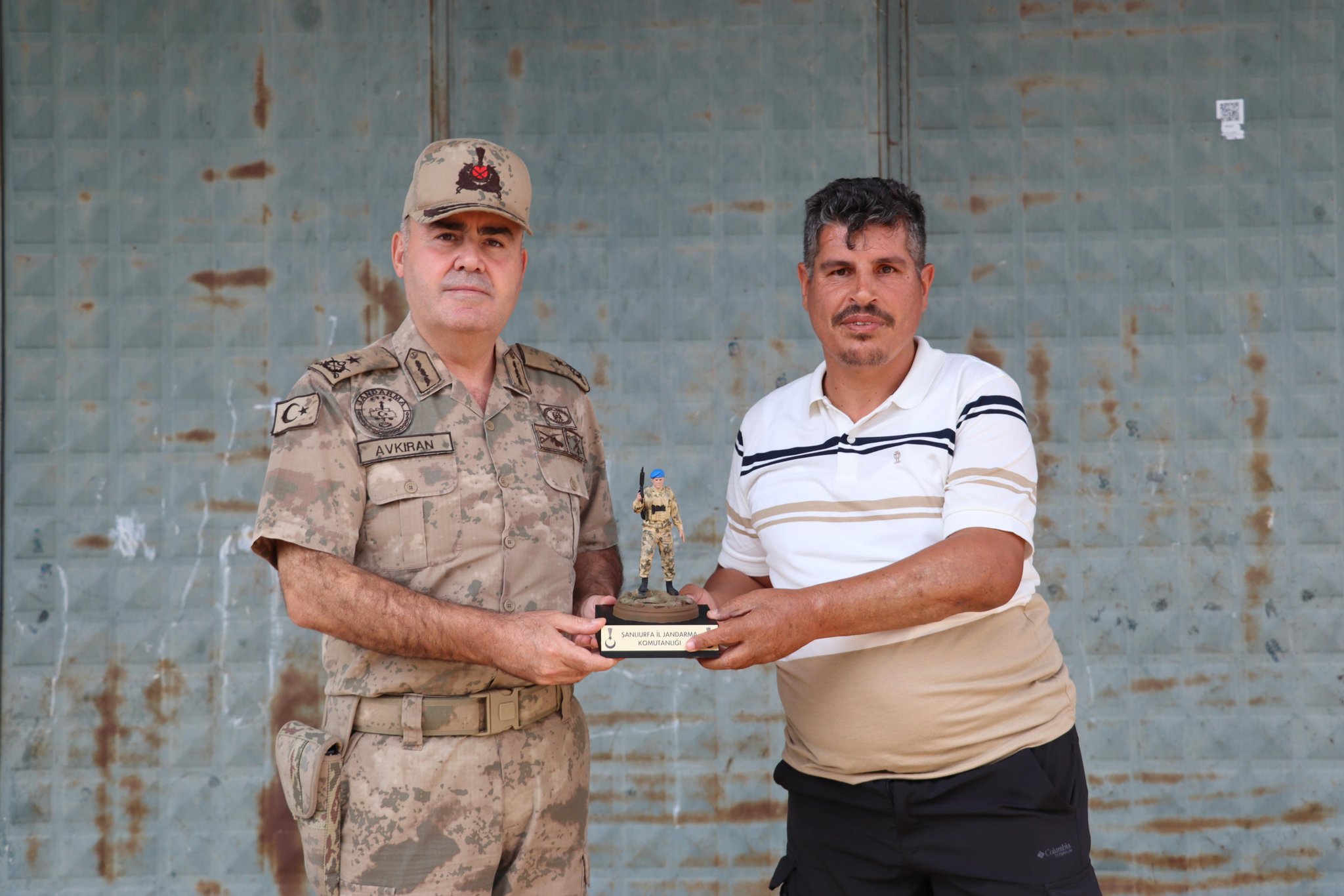  İl Jandarma Komutanımız  Tuğgeneral Sayın Mücahit AVKIRAN’ın katılımı ile evlerinde ziyaret ettik.