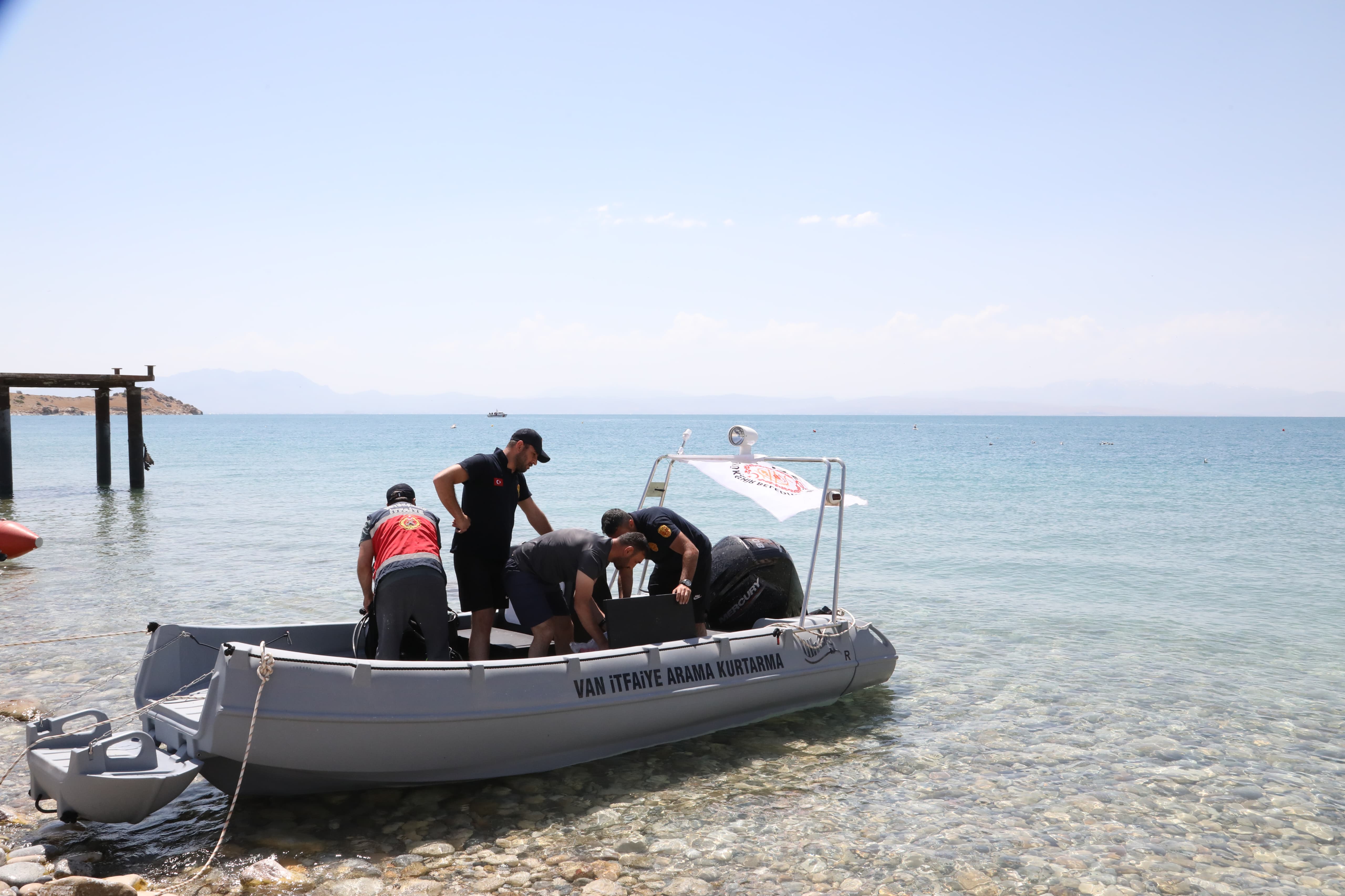 Büyükşehir İtfaiyesi Çarpanak adasında arama çalışmalarını sürdürüyor 