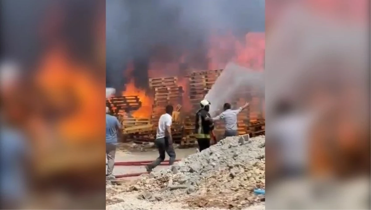 Şanlıurfa'da Geri Dönüşüm Fabrikasında Yangın Kontrol Altına Alındı
