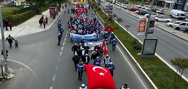 1 MAYIS’TA EMEKÇİLERİN SESİ ÇORLU’DA YÜKSELDİ