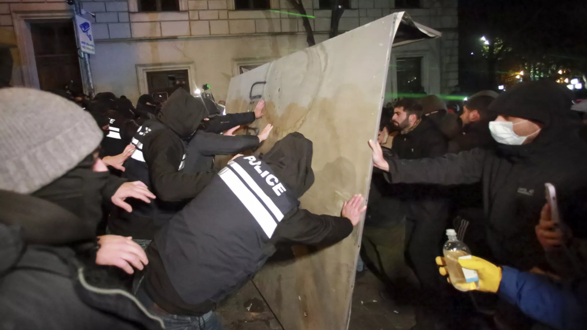 Gürcistan'da AB üyelik müzakerelerinin askıya alınması protesto edildi