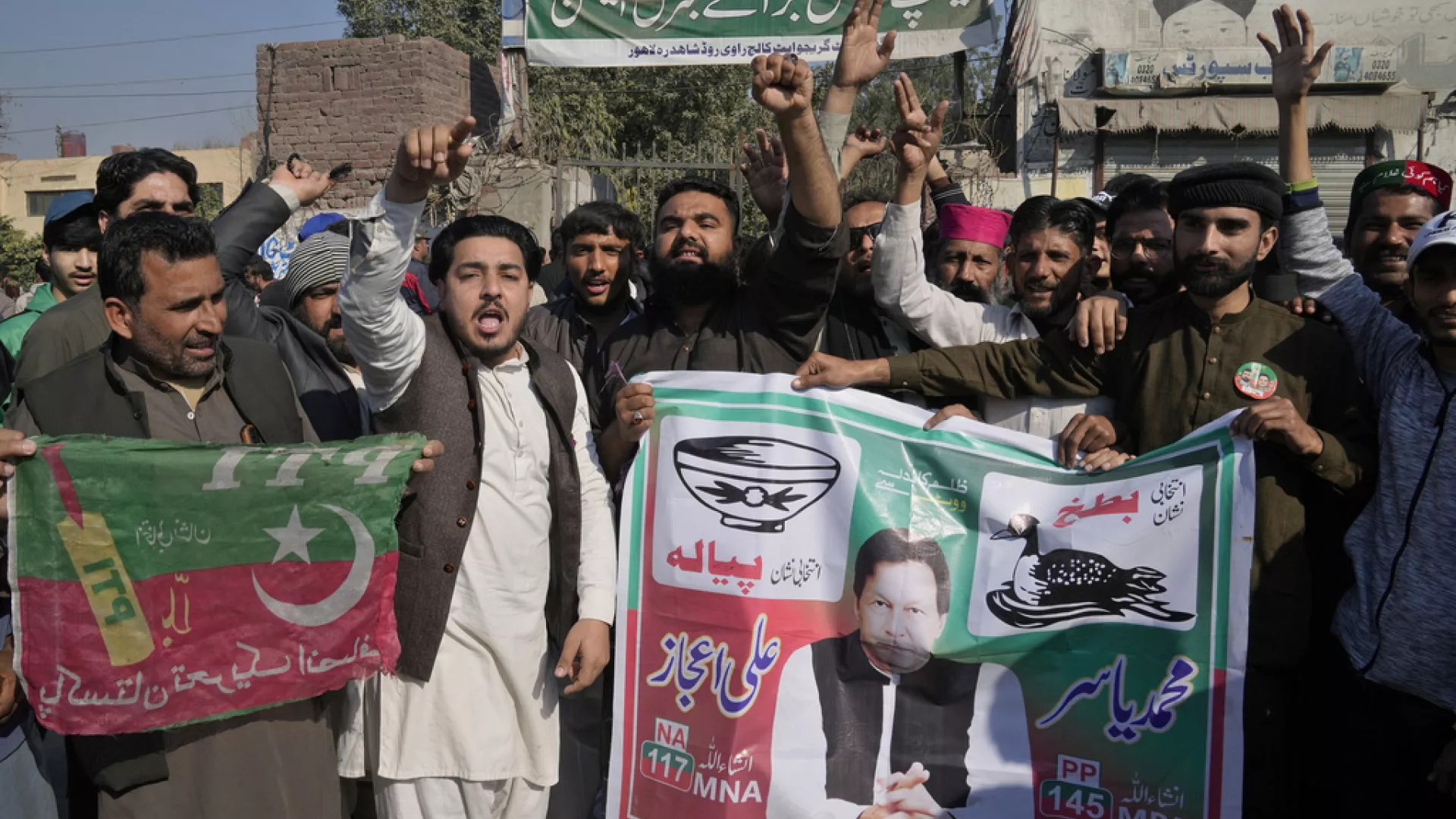 Pakistan seçimleri: Hapisteki İmran Han'ın müttefiklerinden sürpriz zafer