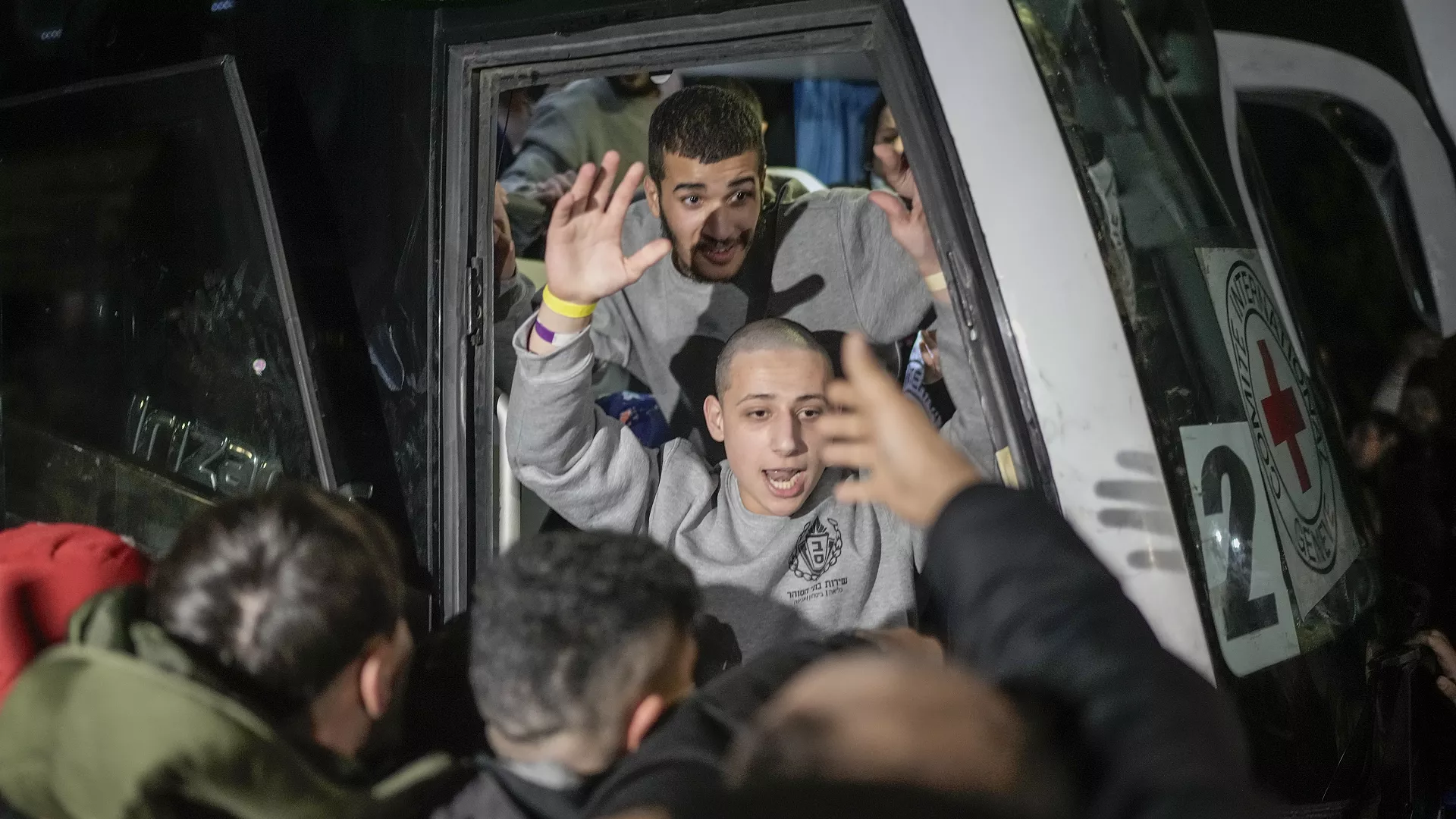 Gazze'deki ateşkesin ikinci gününde 90 Filistinli kadın ve çocuk serbest bırakıldı