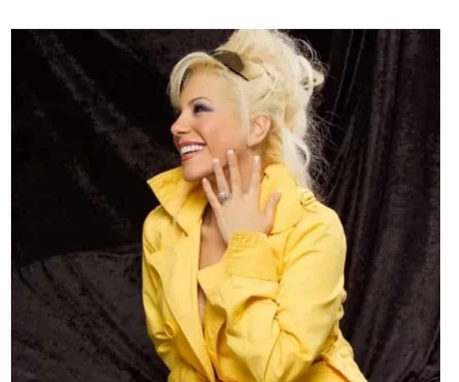 Yerli Pamela Anderson Banu Kalender'in Bebek Albümü Müzik Piyasa'sını Salladı