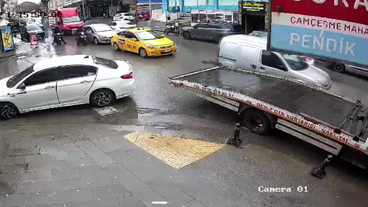 İstanbul'da trafikte tartıştığı kuryeye çarparak ağır yaralayan sürücü tutuklandı