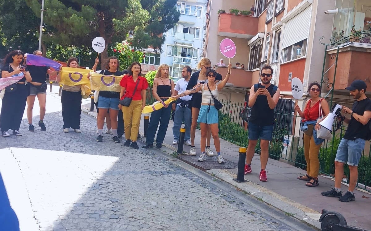 23. İstanbul Onur Yürüyüşü'ne polis müdahalesi: En az 40 gözaltı
