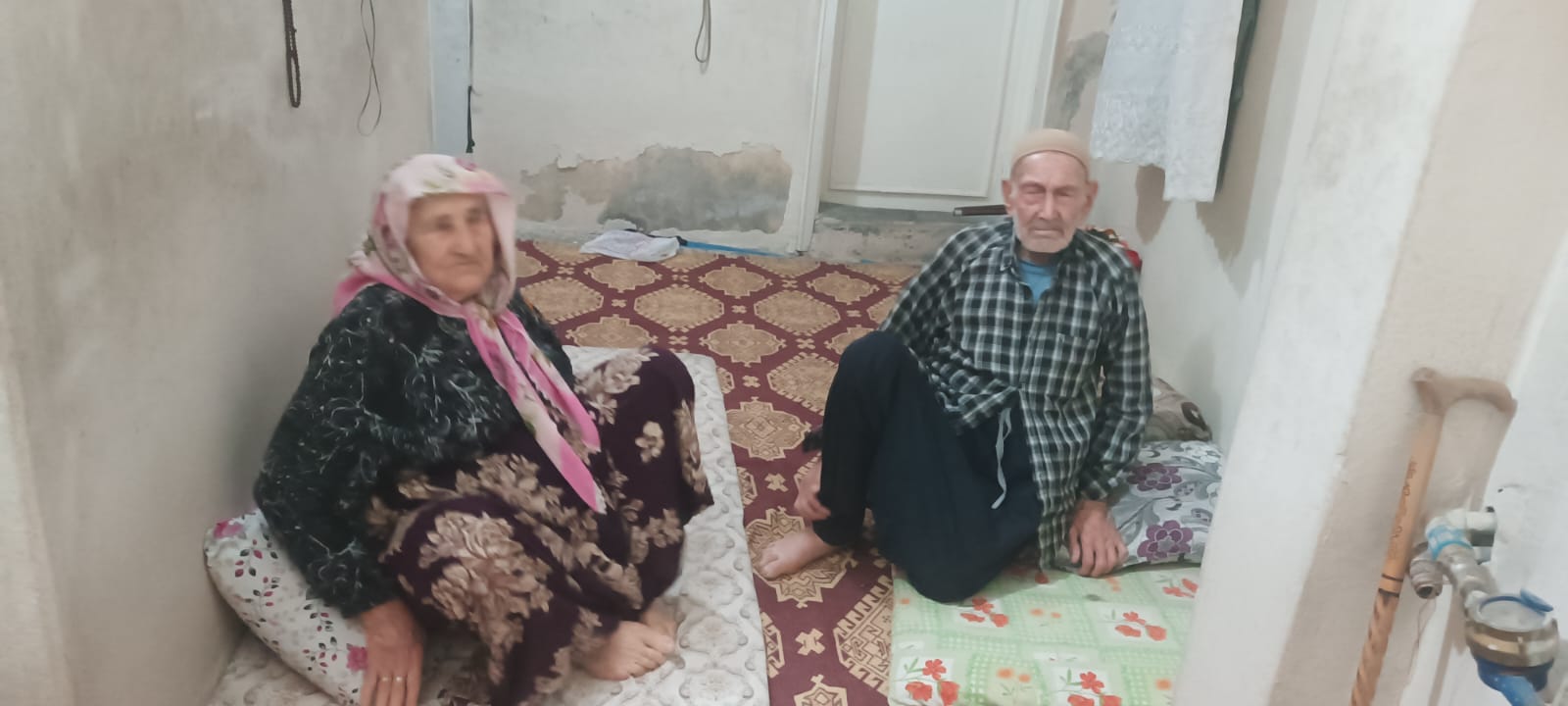 100 Yaşındaki Niyazi Amca Açlıkla Savaşıyor!
