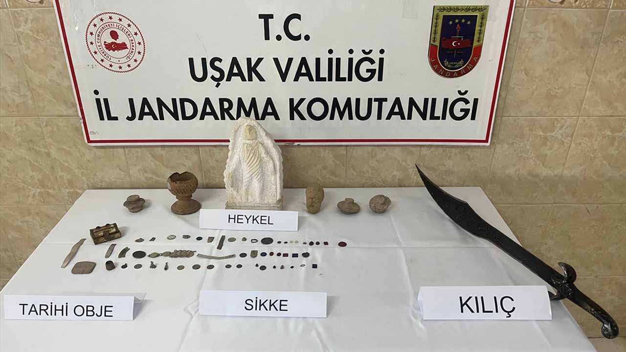 Uşak'ta tarihi eser operasyonu: Bir evde 60 adet ele geçirildi