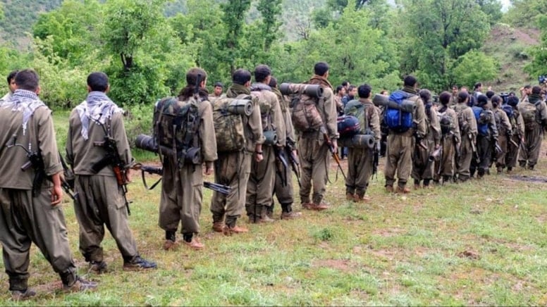 Terör örgütü PKK dakikalar içinde silah bırakıyor