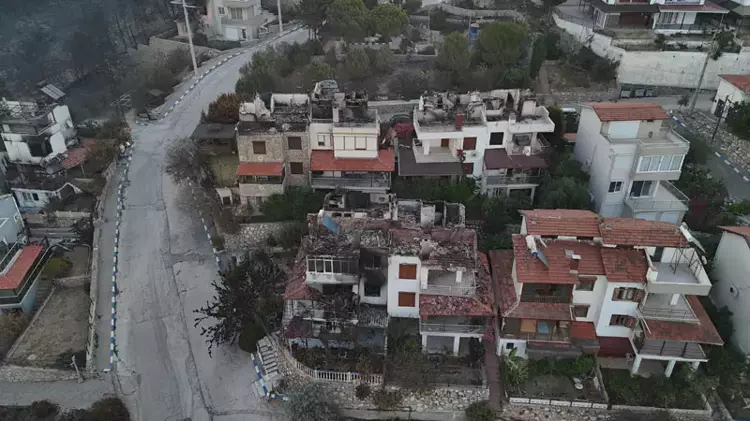 : İzmir’deki Orman Yangını 3. Gününde – Alevlerle Zorlu Mücadele Sürüyor