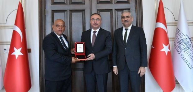 DESTEKLERİNDEN DOLAYI VALİYE PLAKET