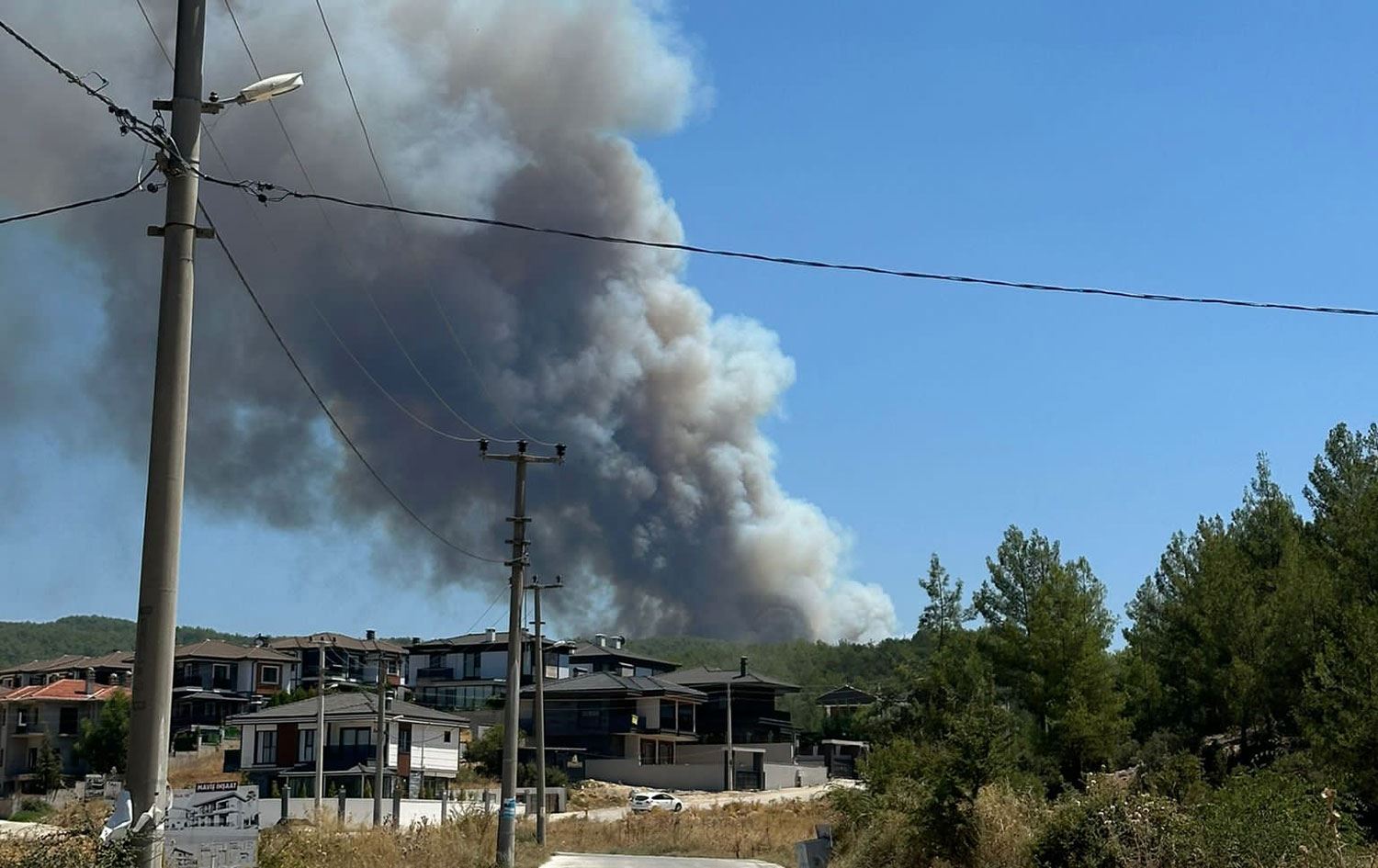 MUĞLA YANIYOR- 3 ilçede daha orman yangını çıktı