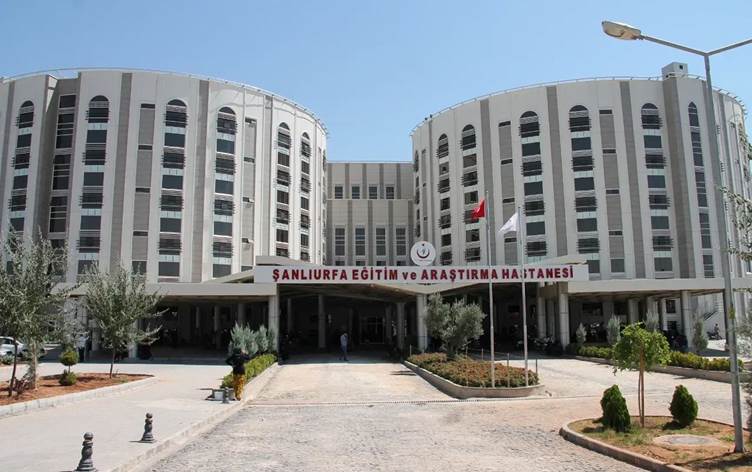 Urfa'da apartmanın 4. katından düşen öğretmen hayatını kaybetti