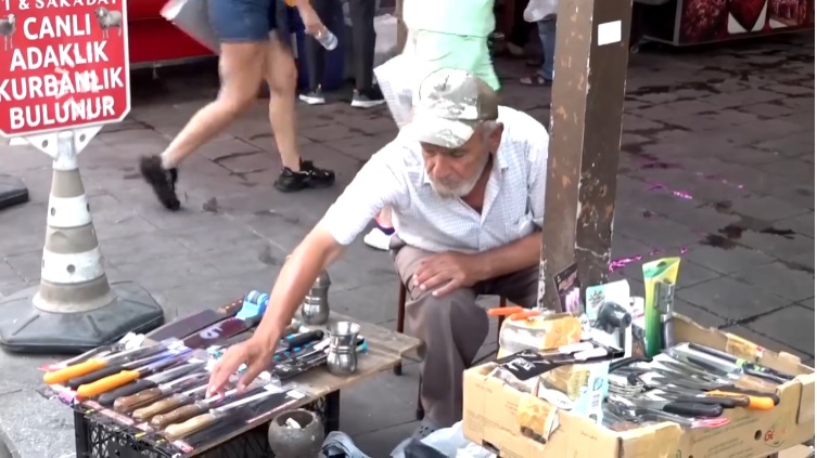 İSTANBUL- Vatandaş, hayat pahalılığı ile mücadele ediyor