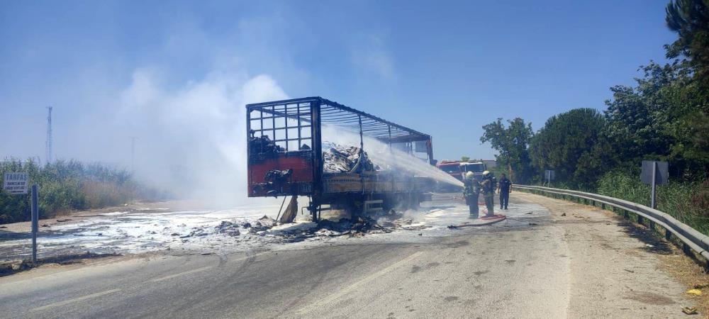 Bursa’da TIR alev alev yandı