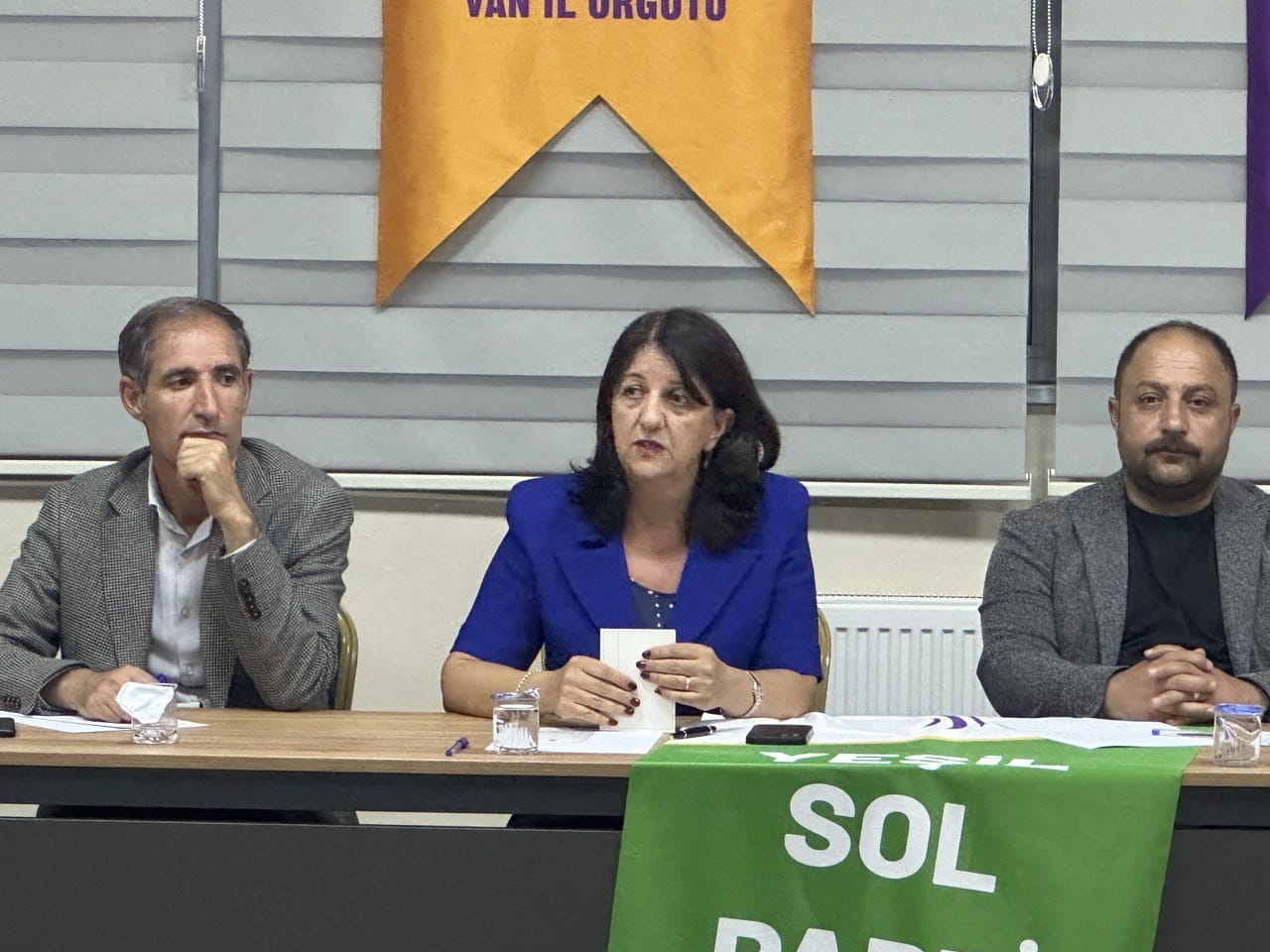 Yeşil Sol Parti heyetimiz Van'da STK ve DKÖ Temsilcileri ile bir araya geldi.