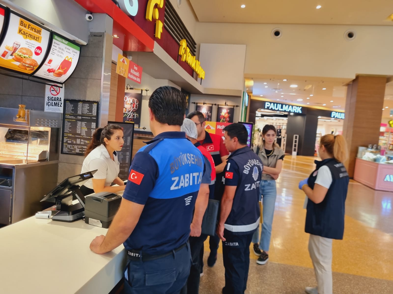 ŞANLIURFA’DA ÖNCELİK HALK SAĞLIĞI VE AŞIRI FİYATLI ÜRÜN SATIŞININ ÖNLENMESİ 