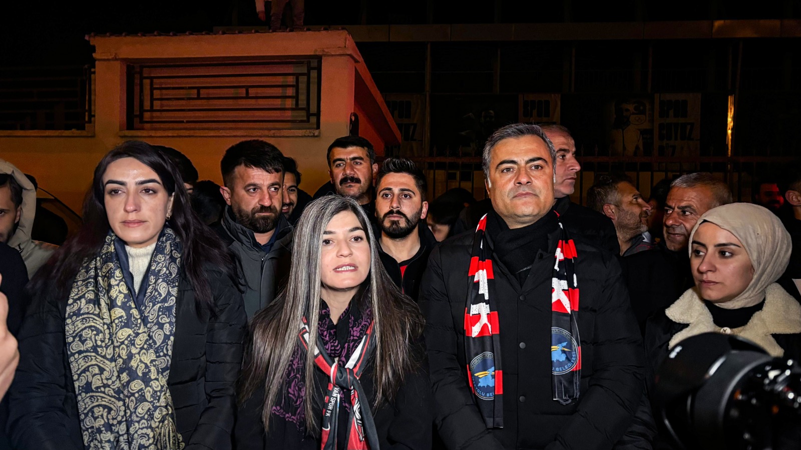 Eşbaşkanlar Şedal ve Zeydan, Vanspor Kafilesini Kent Girişinde Karşıladı