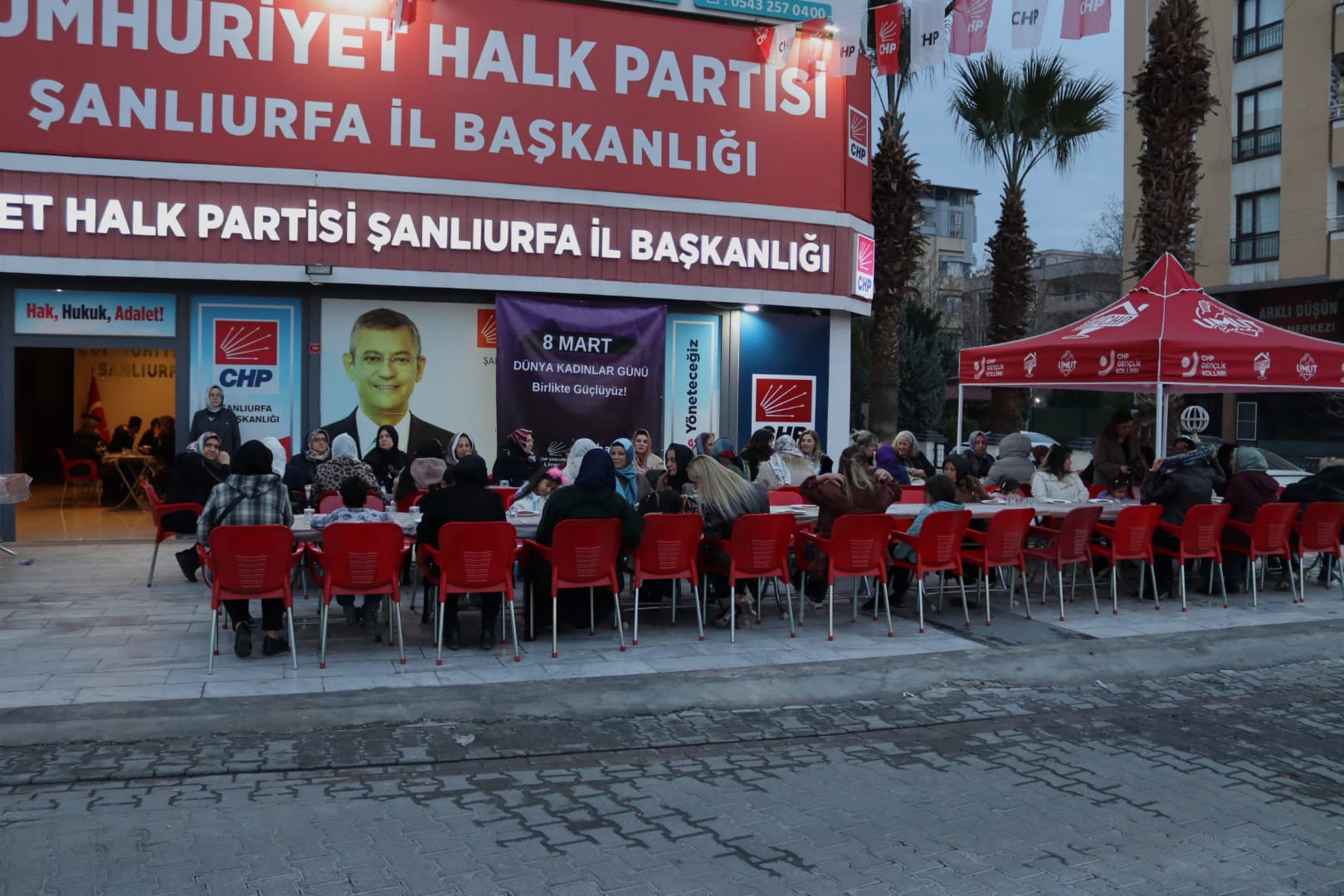 CHP ŞANLIURFA İL ÖRGÜTÜNDEN 8 MART İÇİN ANLAMLI ETKİNLİK!