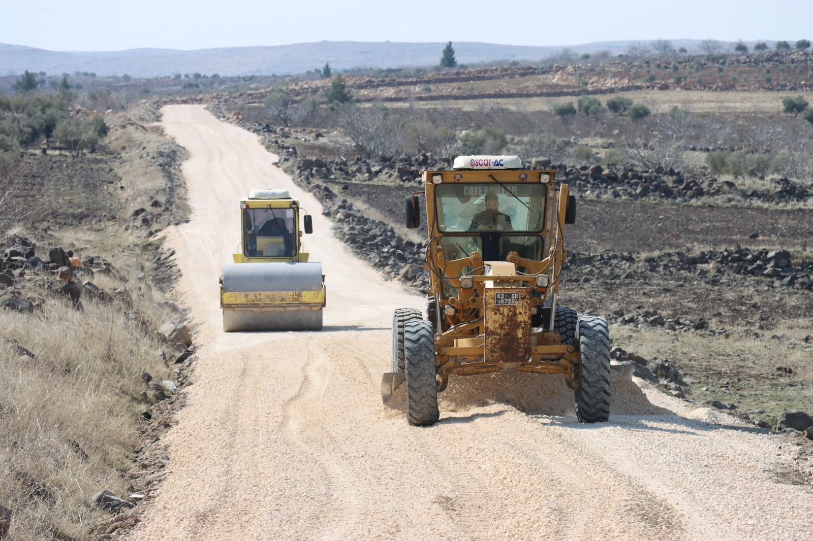 BÜYÜKŞEHİR BELEDİYESİ, BİRECİK KIRSALINDA YOL ÇALIŞMALARINA HIZLA DEVAM EDİYOR