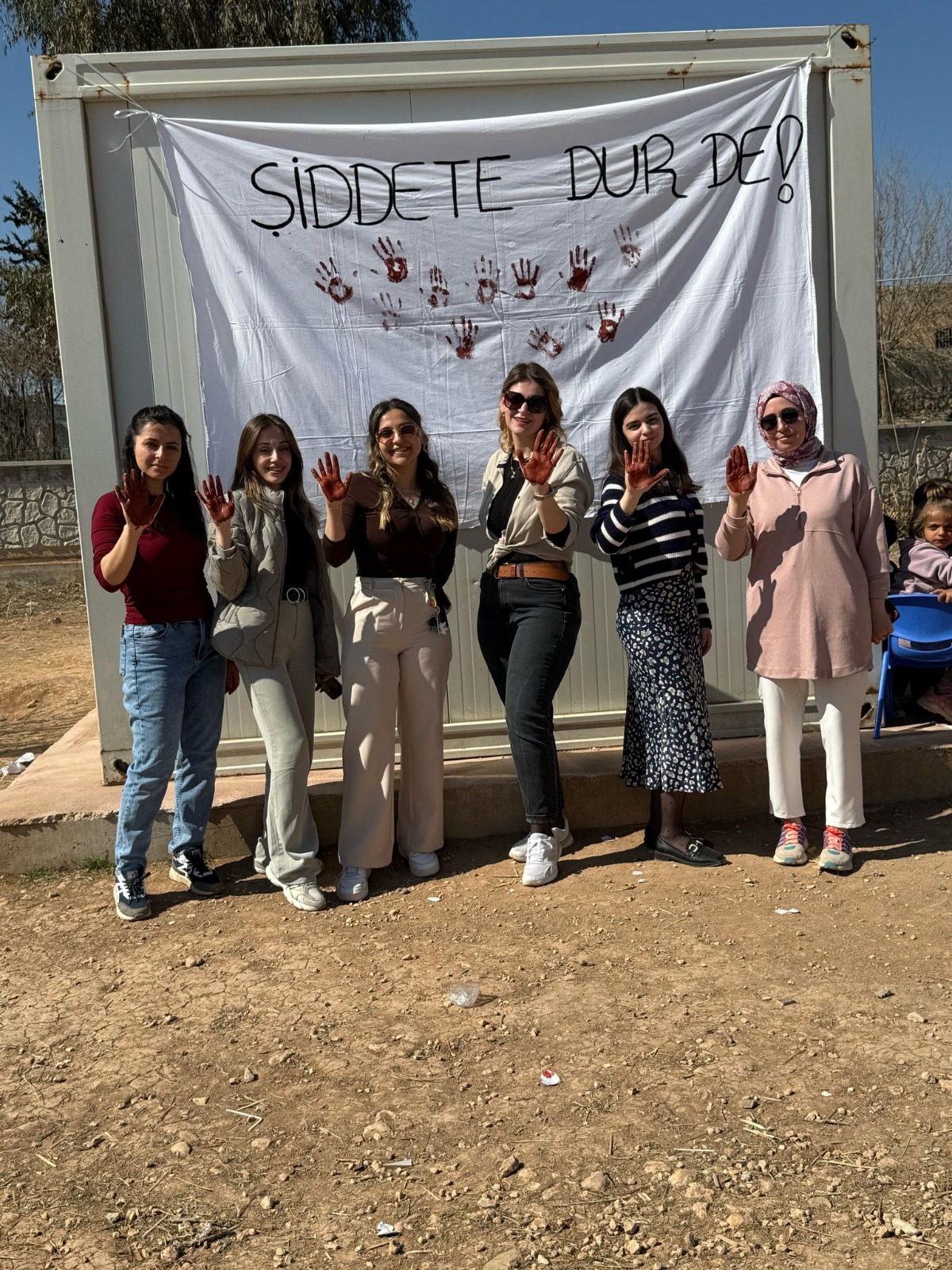 AKÇAKALE’DE ÖĞRENCİLERDEN “ŞİDDETE DUR DE” ETKİNLİĞİ