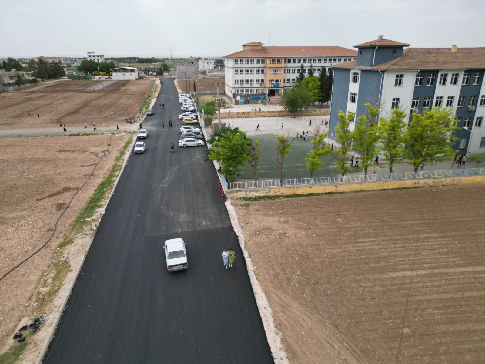 SURUÇ’TA YOLLAR YENİLENİYOR, YÜZLER GÜLÜYOR