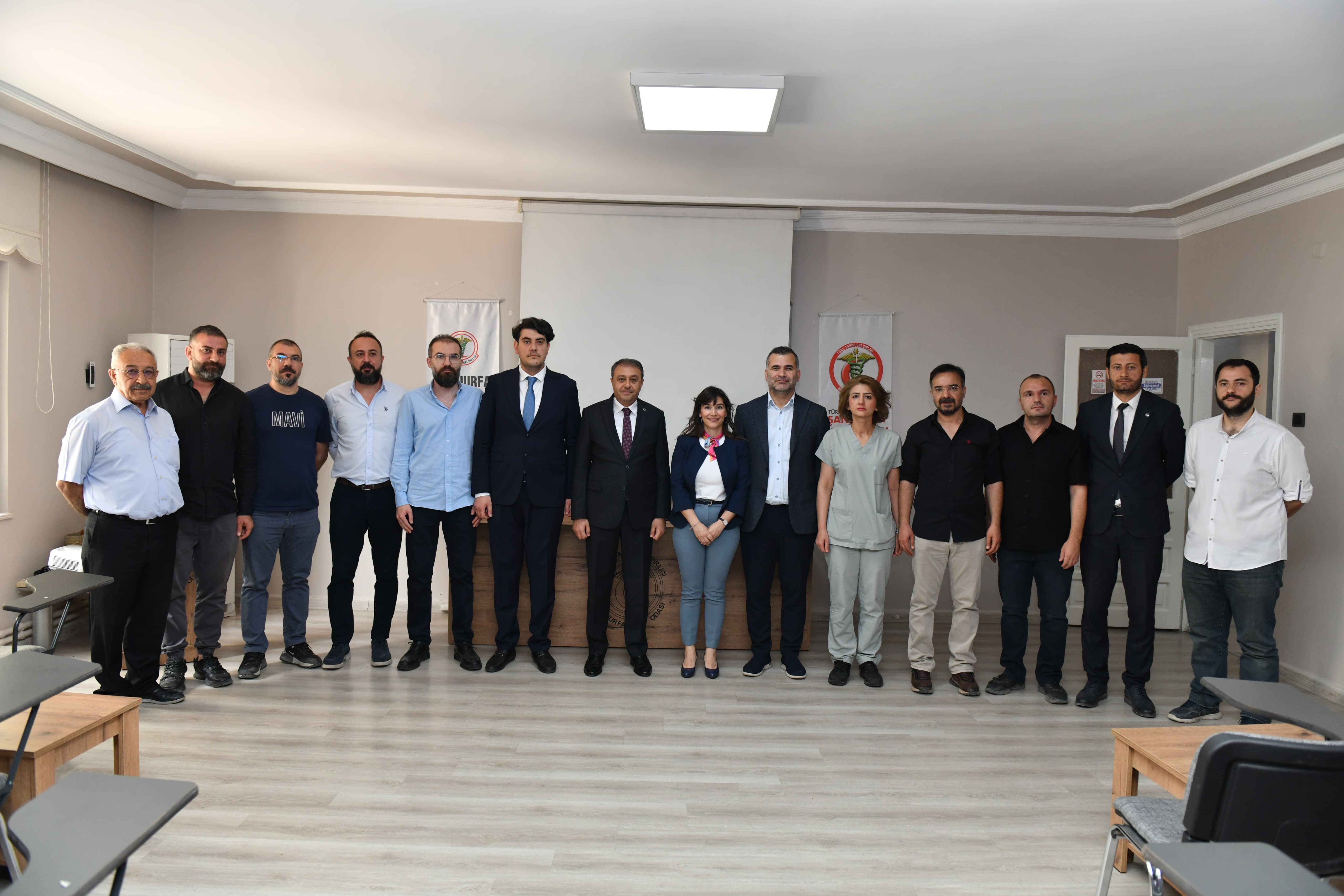 VALİ ŞILDAK, SAĞLIK ÇALIŞANLARI İLE BULUŞTU*