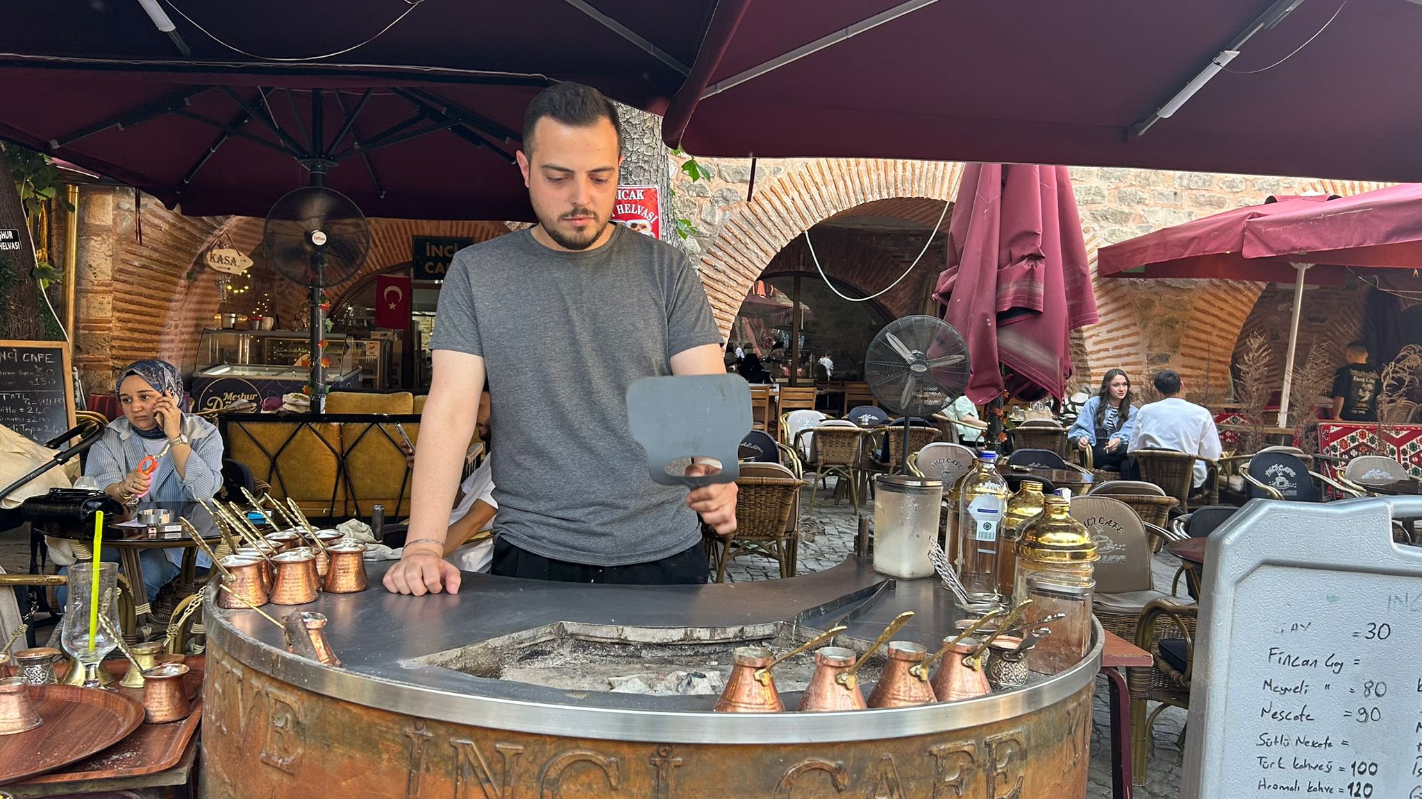 Bursa Koza Han’da Közde Kahve Keyfi: Tarihi Atmosferde Lezzet Şöleni