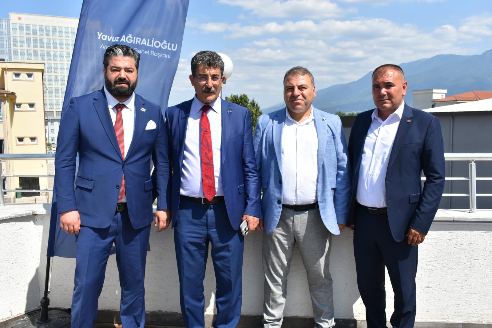 Anahtar Parti (A Parti) Kurucular kurulu üyesi ve teşkilat başkan yardımcısı Akif turaç Bursa'da Sevgi Seliyle Karşılandı.