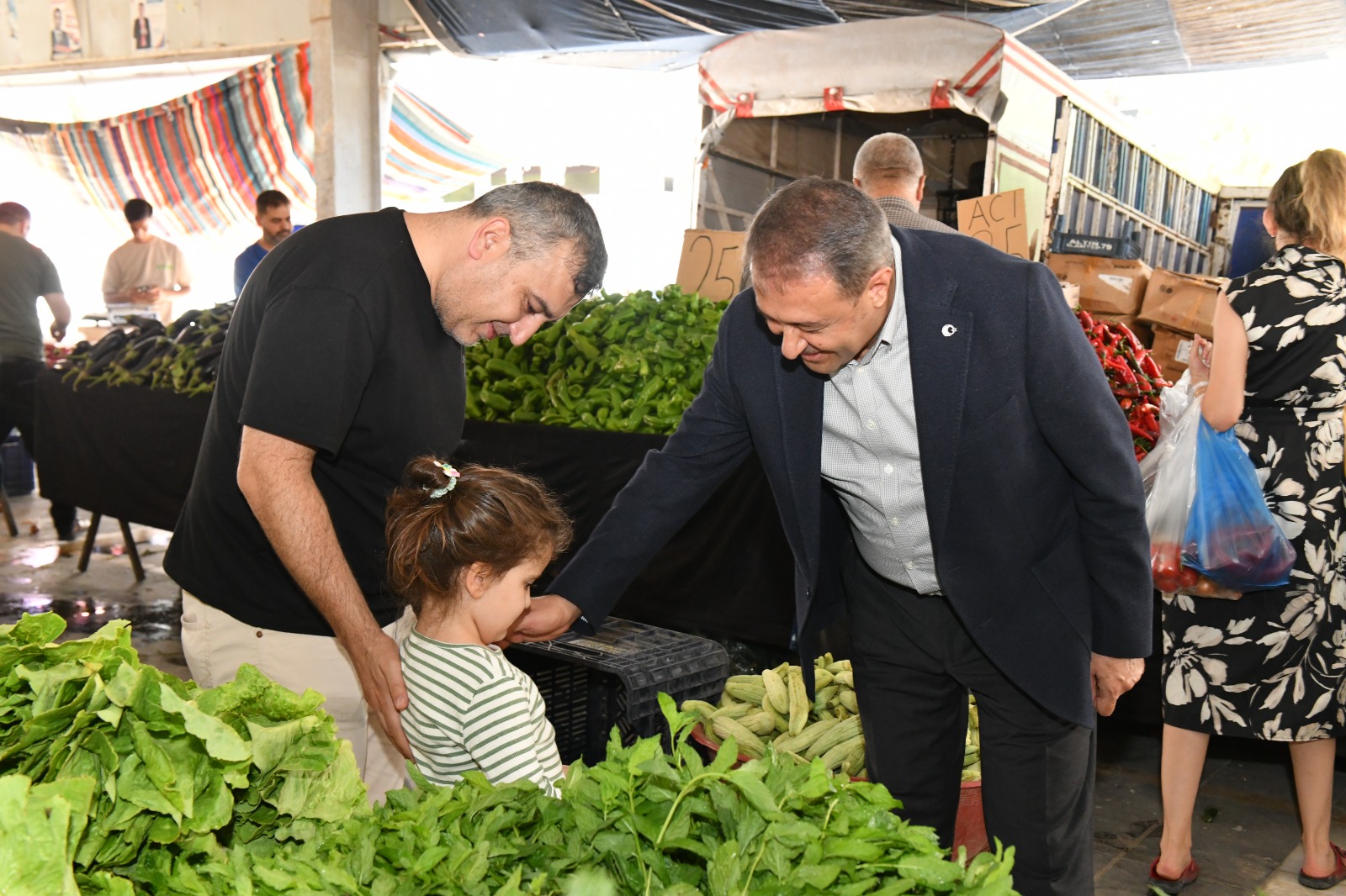 VALI ŞILDAK, PAZAR ESNAFINI ZİYARET ETTİ