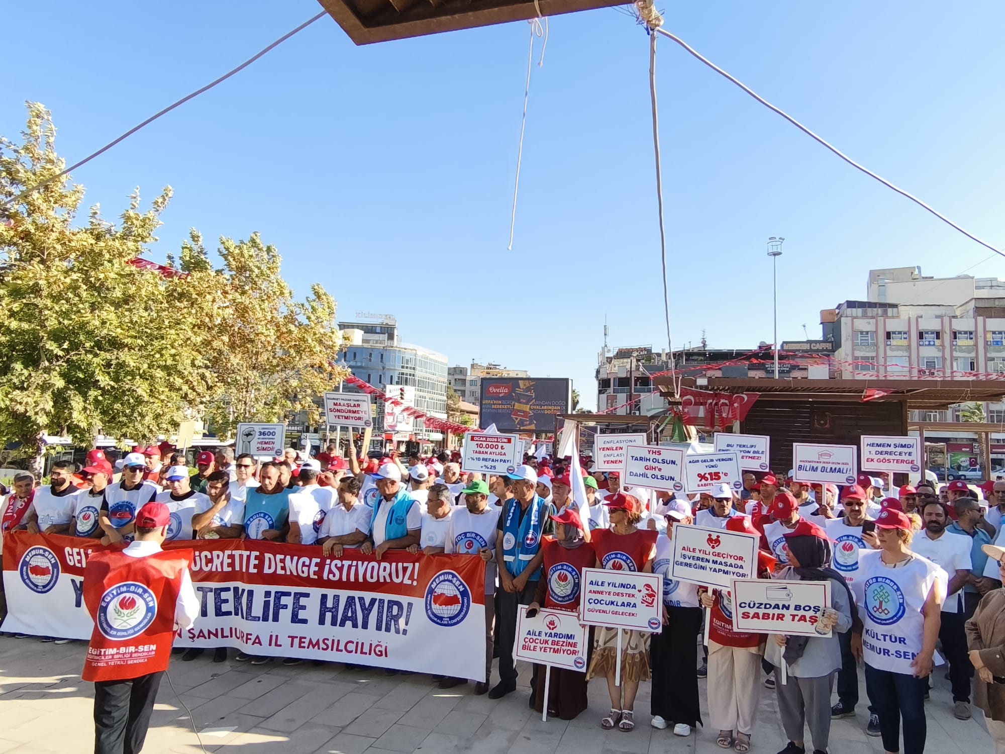 GELİRDE ADALET, ÜCRETTE DENGE İSTİYORUZ YETERSİZ TEKLİFE HAYIR !