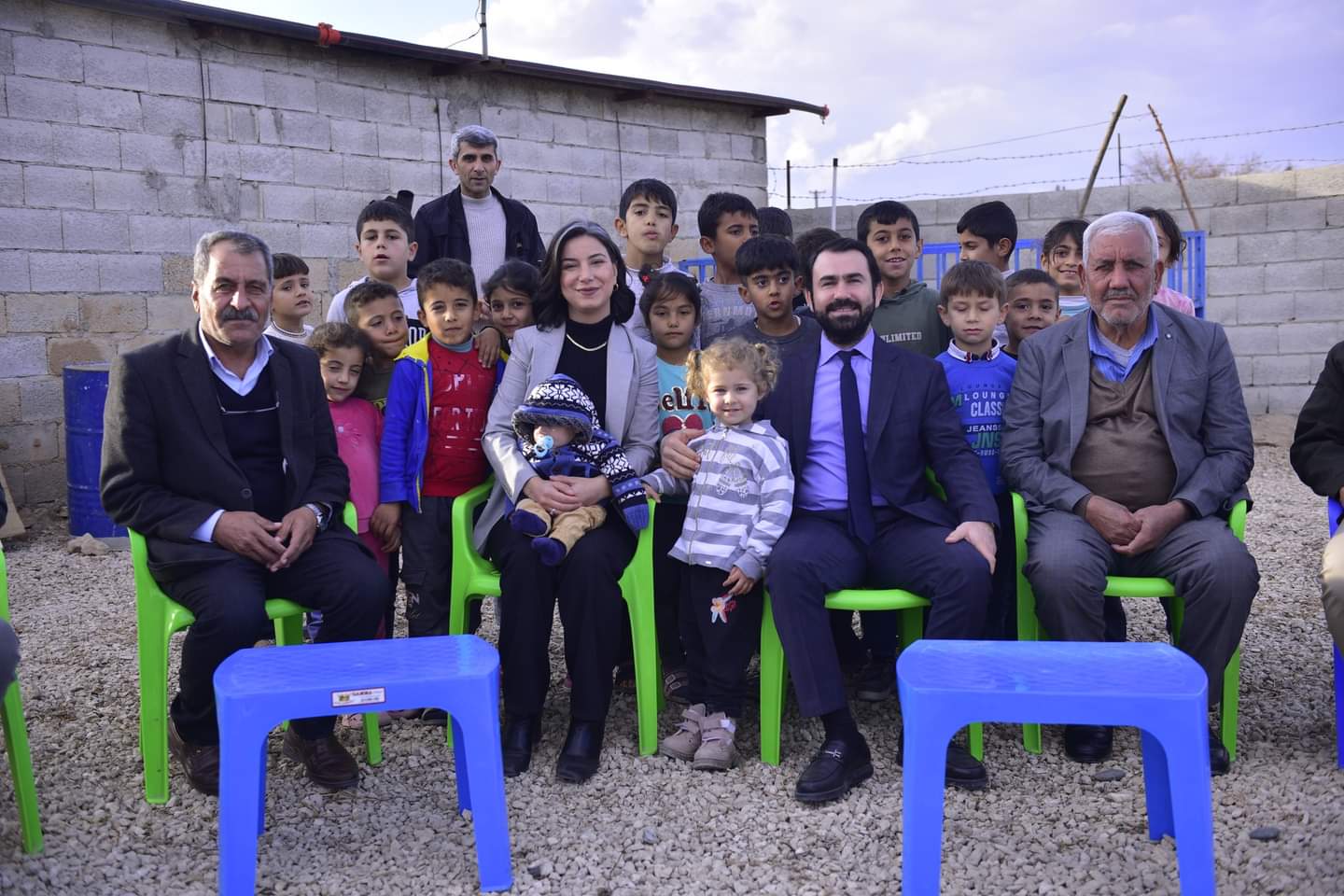 “Dünya Çocuk Hakları Günü” nedeniyle ceylanpınar eş başkanları çocuklar'a hediye dağıtıldı