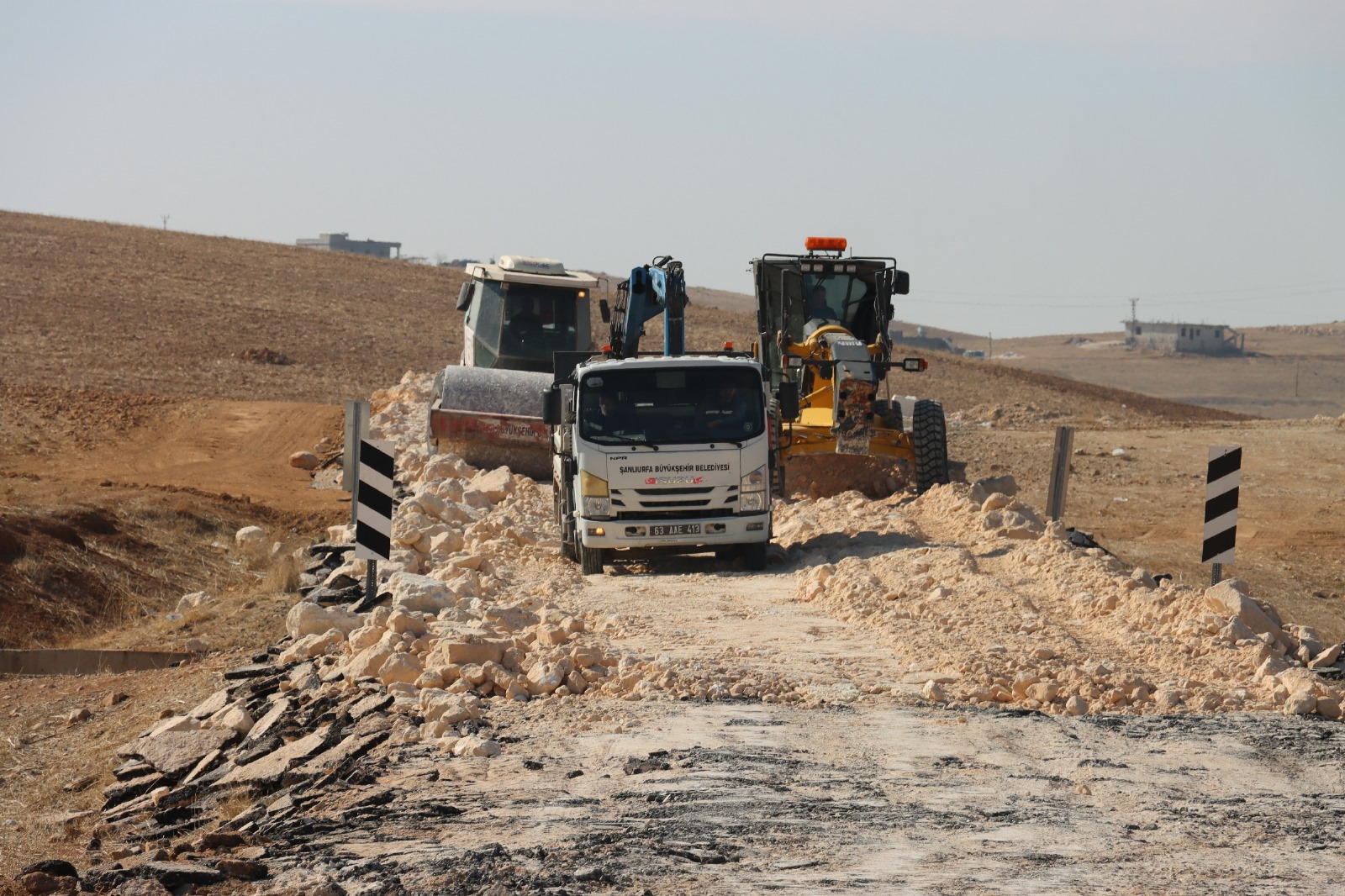 : BÜYÜKŞEHİR BELEDİYESİ, BAŞKARAGÖZ GRUP YOLUNU YENİLİYOR