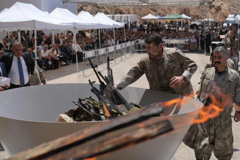 PKK silahları kazanda yaktı! Görüntüler yayınlandı…