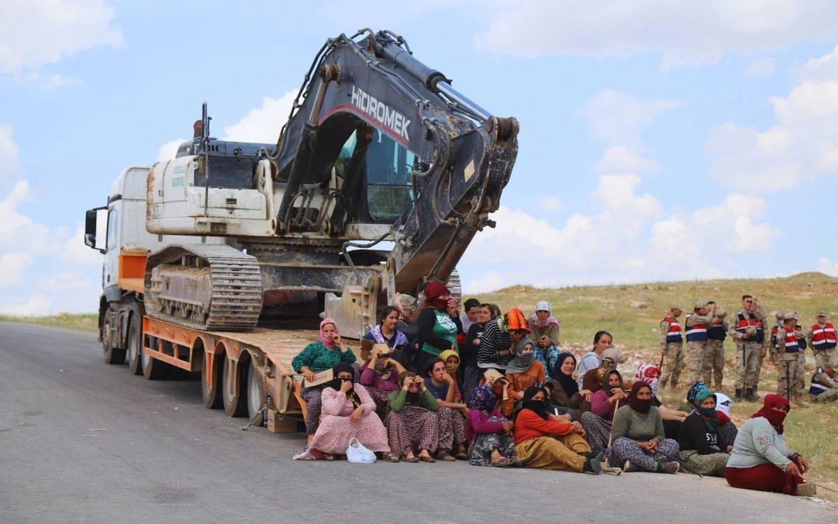 Mardin’de köylülerin direnişi sonucu kepçeler geri çekildi
