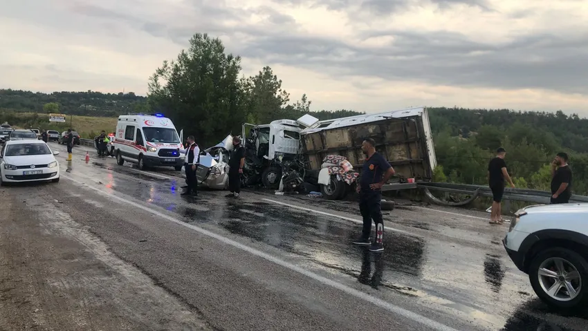 Osmaniye'de trafik kazası: 2 kişi öldü, 4 kişi yaralandı