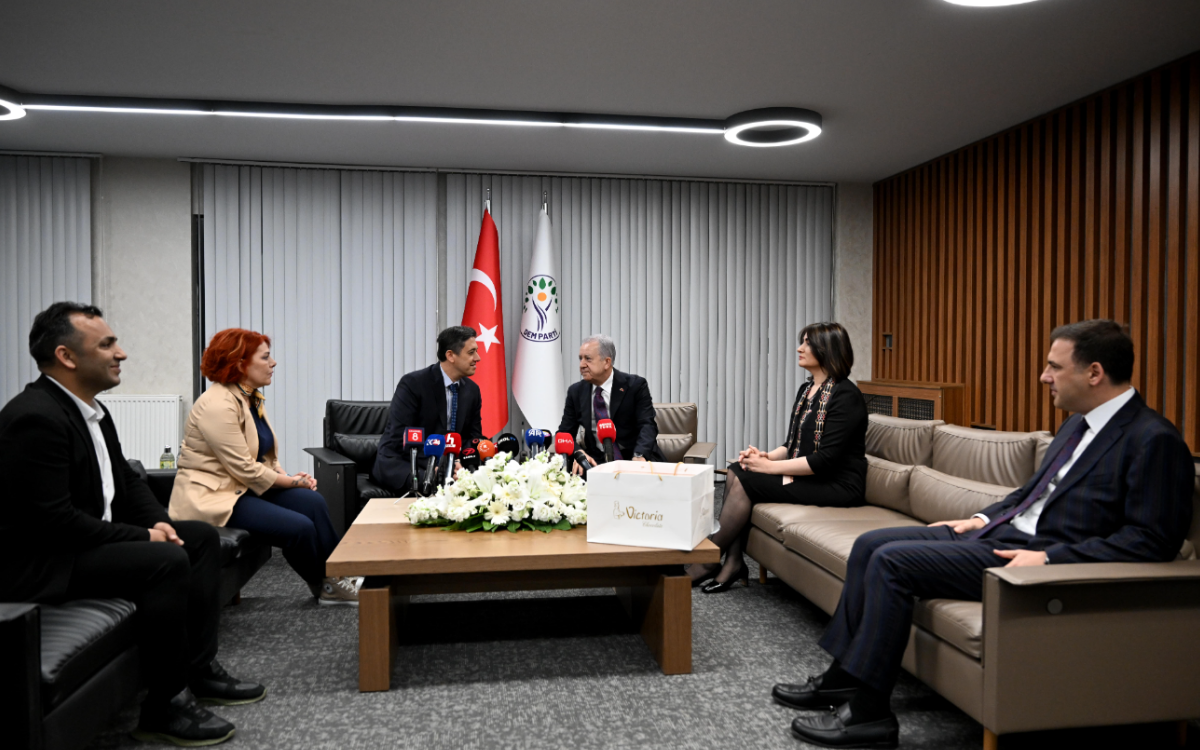 Partiler arası gerilime 'bayram' arası: 