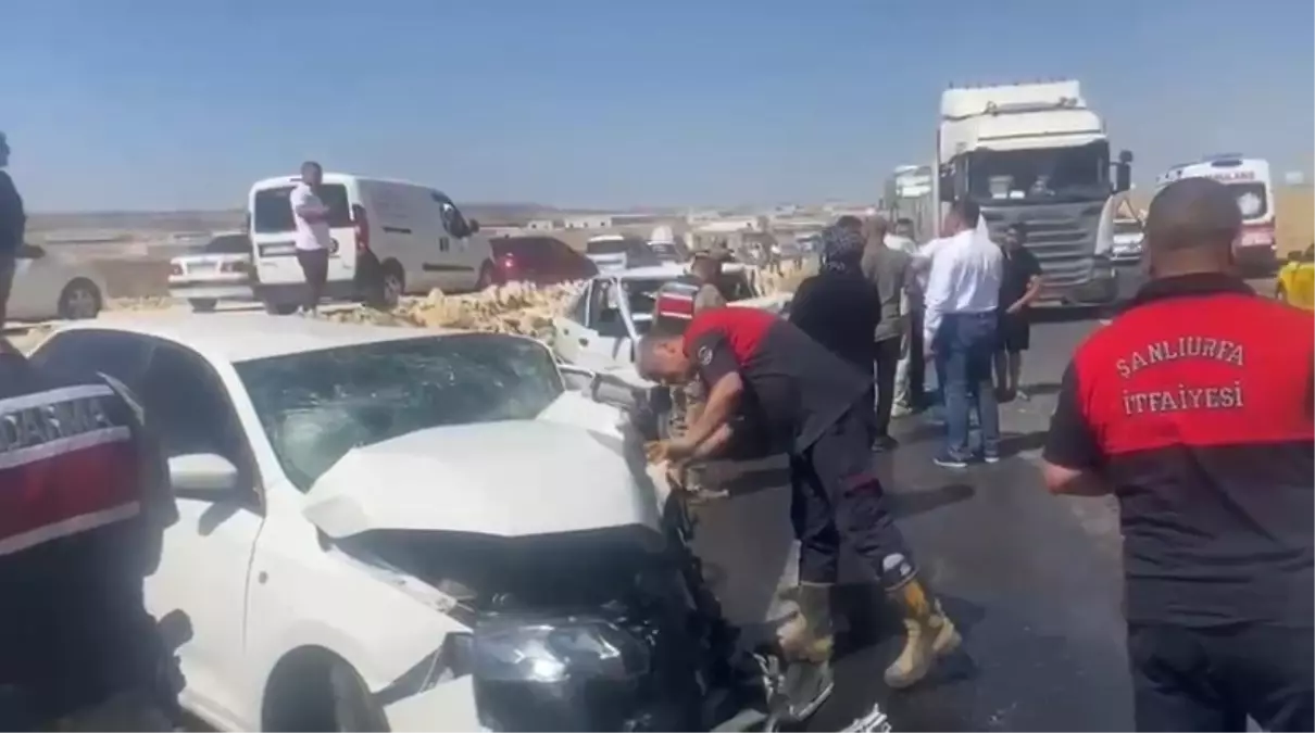 Suruç ölüm yolunda Kafa Kafaya Kaza: 5 Yaralı
