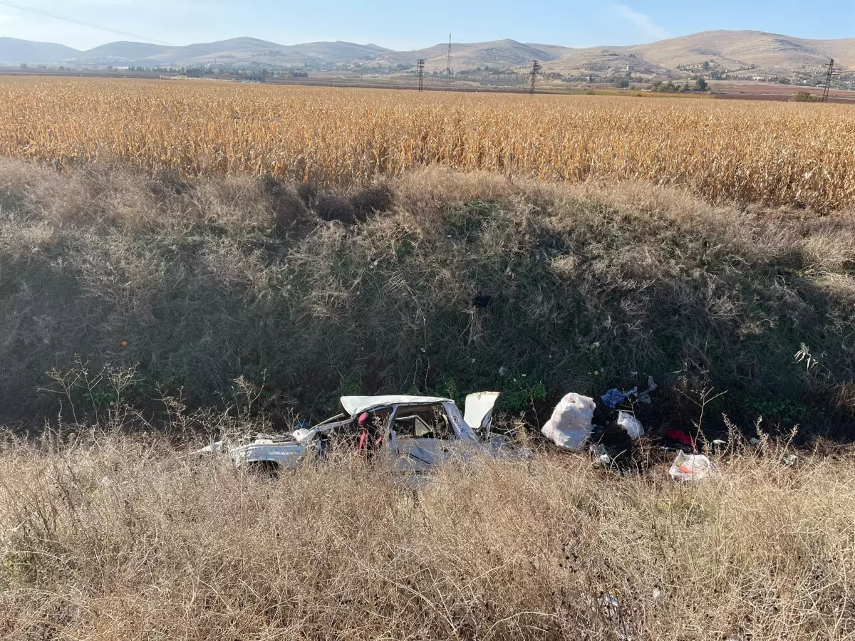 Şanlıurfa'da Otomobil Şaranpole  Devrildi: 5 Yaralı