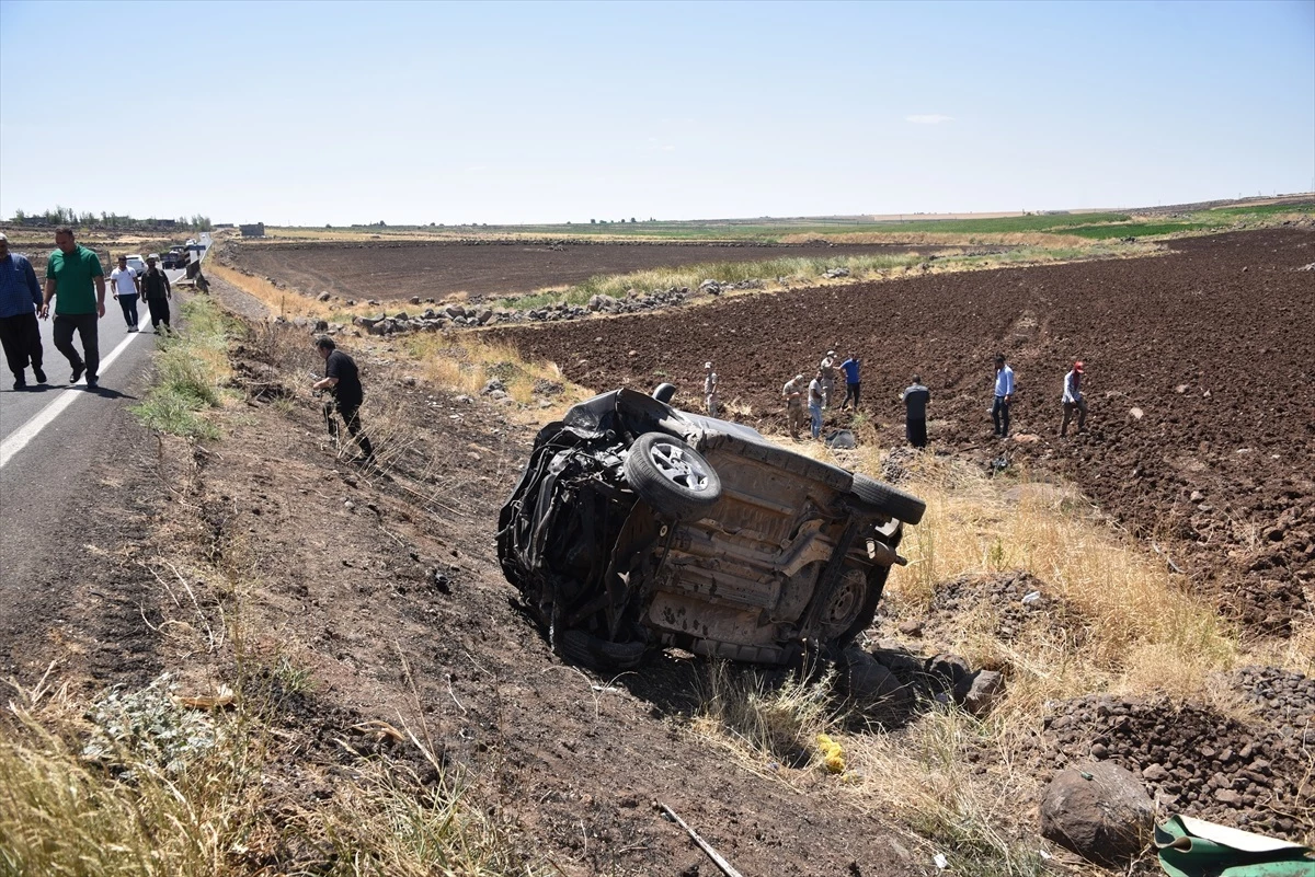 Siverek’te Otomobil Şarampole Devrildi: 1 Ölü, 3 Yaralı