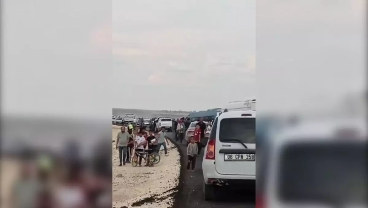 Suruç'ta Minibüs ve Ticari Araç Kazası: 1 Ölü, 8 Yaralı