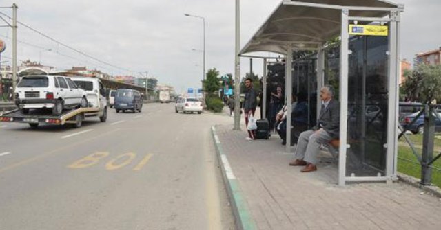 Bursa’daki otobüs durakları için ilginç öneri: Duraklar yola bakmasın!