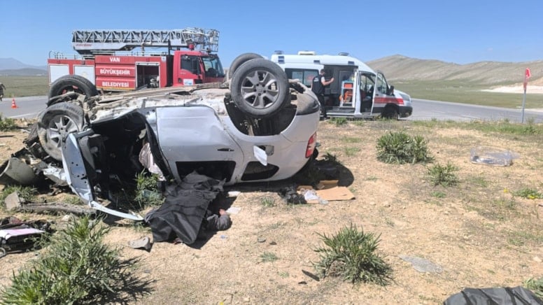 Van'da katliam gibi kaza: 4 ölü, 2 yaralı